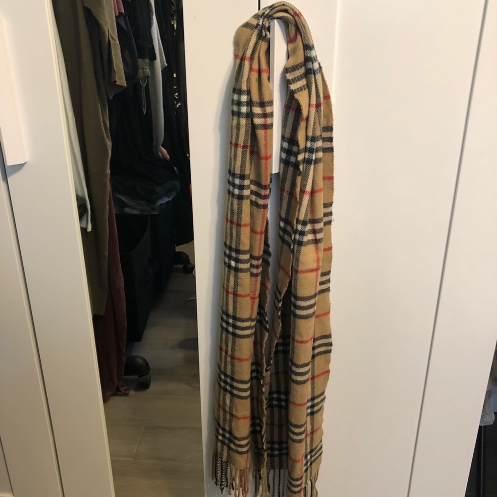 SOLD~ Gorgeous scarf